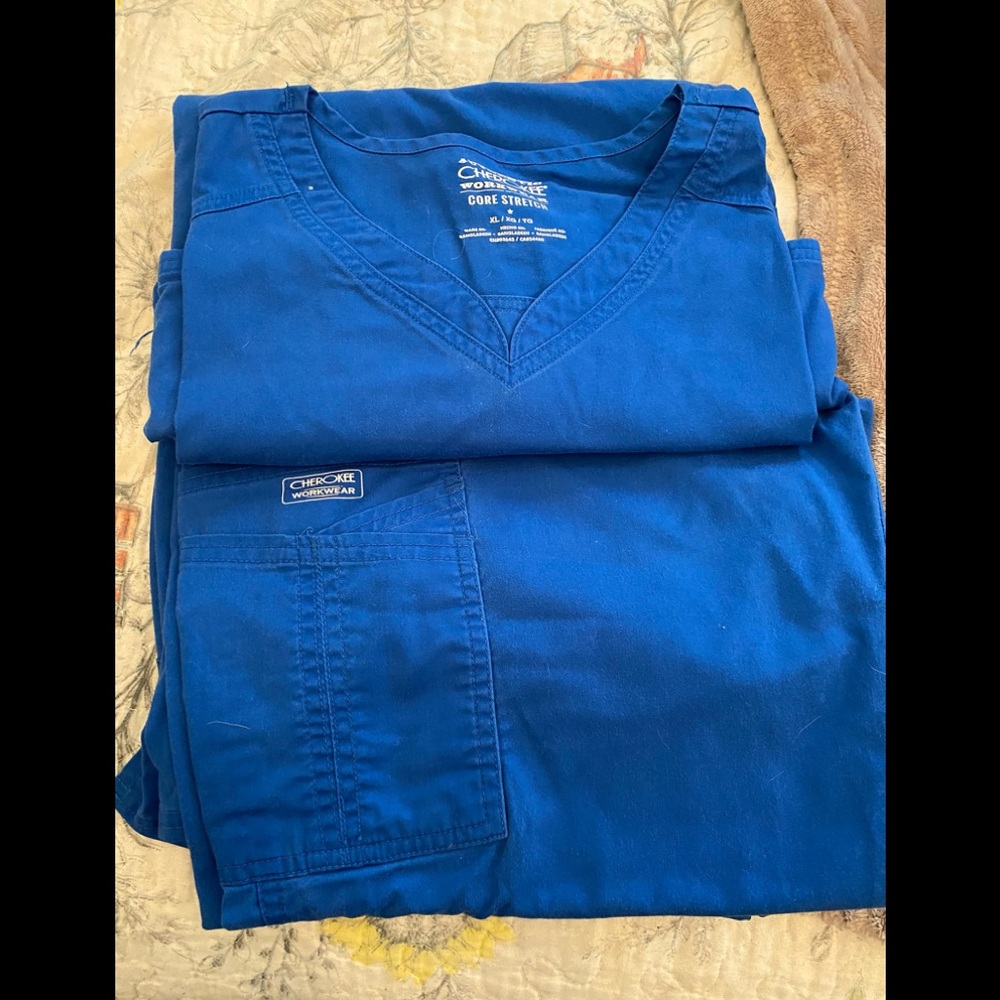 Scrub set